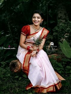 Kerala Models, Classy Hairstyle, Churidar Dress, Traditional Poses, Onam Saree, Thumbnail Background, Kasavu Saree, Gujarati Status, Kerala Bride