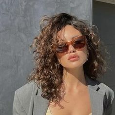 Big Short Curly Hair, Ringlet Curls Short Hair, Curly Collarbone Length Hair, Messy Short Curly Hair, 90s Short Curly Hair, Short 2b Curly Hair, Curly Haircut For Oval Face, Short Curly Hair Side Part, Curly Haircut For Round Face