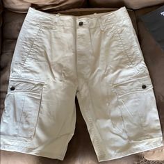 New, Never Worn. White Cargo Shorts, Grunge Shorts, Chino Shorts Women, 80s Women, Womens Chinos, Levi’s Jeans, Levis Women, Brown Plaid, Levi Shorts