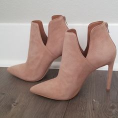 Steve Madden Nude Leather Booties. These Are Gorgeous On! New Still In Box. Chic Pointed Toe Heeled Boots With Suede Lining, Chic Ankle Booties With 4-inch Heel, Chic Pointed Toe Booties With Stacked Heel, Chic Booties With Sculpted Heel And Almond Toe, Chic Booties With Stacked Heel And Pointed Toe, Evening Suede Booties With Pointed Toe, Chic Booties With Suede Lining, Formal Suede Booties With Pointed Toe, Chic Suede Booties For Formal Occasions