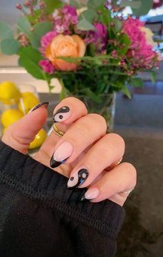 Easy Gel Nail Ideas, Ying Yang Nails, Colorful Nail, Edgy Nails, Minimal Nails, Minimalist Nails, Ying Yang, Fire Nails, Dream Nails