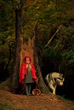 Le Petit Chaperon rouge  Красная шапочка Red Riding Hood Photography, Princess Photo Shoot, Red Riding Hood Art, Fairytale Photoshoot, Red Ridding Hood, Dark Fairytale, Princess Photo, Fairytale Photography, Fantasy Island