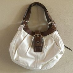 Classic White Hobo Bag For Errands, White Hobo Bag With Detachable Strap For Formal Occasions, Classic White Hobo Bag For Formal Occasions, White Hobo Bag For Formal Occasions, White Formal Hobo Bag With Detachable Strap, Formal White Hobo Bag With Detachable Strap, White Satchel Hobo Bag For Formal Occasions, Formal White Hobo Bag Shaped As A Satchel, Elegant White Hobo Bag With Leather Handles