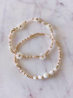 Bracelet Photography, Anting Manik, Bridal Bracelet Pearl, Bracelet Inspo, Diy Armband, Preppy Jewelry, Daisy Bracelet, Bracelet Shop, Beads Bracelet Design