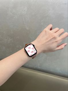 Apple Watch Outfit, Aesthetic Smart Watch, Jamming Aesthetic, Apple Watch Phone, Christamas Gifts, Apple Watch Hacks