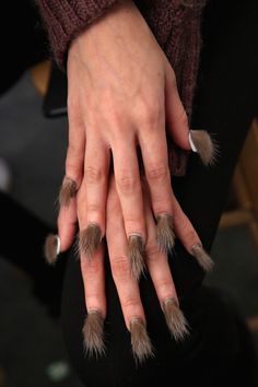 Faux fur manicure? I honestly don't know how you'd do anything while wearing these! Mixed Nails, Fur Nails, Nail Appointment, Mixed Mani, Trending Colors, Nagellack Trends, Fingernail Designs, Plaid Nails, Sunset Boulevard