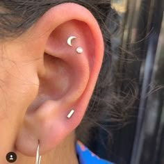 Piercing Combos, Outer Conch, Flat Piercing, Piercing Inspiration, Piercings Ear, Upper Lobe, Piercings Earrings, Curated Ear