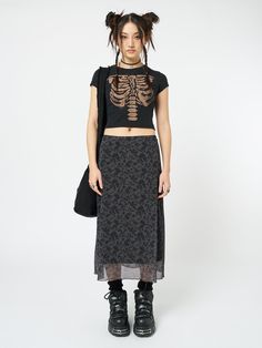 Mesh Overlay Skirt, Graphic Tee Long Skirt, Grunge Inspired Outfits, Maxi Skirts Outfit, Witchy Summer Outfits, Trending Skirts, Floral Midi Skirt Outfit, Outfit Inspirations Edgy, Looks Hippie