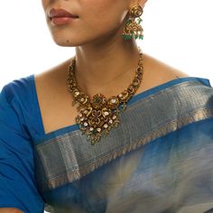 Neema Nakashi Short Necklace Oxidized Gold Jewelry Indian, Antique Short Necklace Gold, Marriage Vibes, Emerald Gold Necklace, Emerald Jewelry Necklace, Antique Necklace Gold, South Indian Temple, Oxidized Jewellery, Drape Sarees