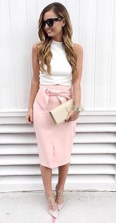 so chic and ladylike Chic Office Outfit, Rok Outfit, Fest Outfits, Summer Work Outfits, Business Outfit, Pink Skirt, Professional Outfits, Guest Outfit, Outfits Casual