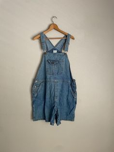 Super fun, these shortalls are perfect. *waist: 40"- please ensure your waist is about 38.5" or less- you need room to breathe *hips: 50" *inseam: 7" *100% cotton, by Cherokee, circa 90s *tagged an xlarge, but this may better fit a large *has a '90s oversized cut In excellent condition. Cleaned and ready to wear. *all sales final, convo with any questions* 90s Denim, Overalls Women, Overall Shorts, Favorite Things Gift, Overalls, Labour Day, Vintage Outfits, Ready To Wear, Art Collection