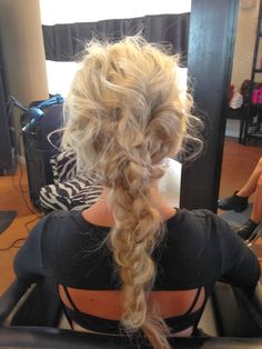 Elsas hair from frozen. This is probably the most realistic variation Ive seen so far. Curly Blonde Updo, Braid With Curly Hair, Messy Hairstyle, Braid Curly Hair, Messy Wedding, Curly Braid, Messy Braid, Hairstyles With Braids