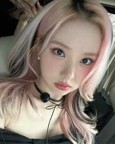 #Eunha from #VIVIZ | #정은비 #EunhaViviz #jungeunbi #KpopIdol #VivizSelca #EunhaSelca #CuteGirl #KpopIdol #Kpop #Idol #eunhagfriend #gfriend Pink And Black Hair, Expressions Photography, Aesthetic Editing Apps, Girly Girl, Pink Hair, Pretty Woman, Kpop Girls