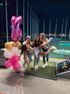 Birthday Friend Pictures, Birthday Party Pictures With Friends, Top Golf Aesthetic, Top Golf Birthday Party, Top Golf Birthday, Birthday Pictures With Friends, Top Golf Party, 15th Birthday Aesthetic, Anna Birthday Party