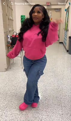 Back To School Outfits Black Women Plus Size, Bond Fire Outfit, Cute Calm Outfits For School, Pink Outfit Ideas For School, Back To School Fits Black Women, Avia 5000 Outfits, Pink Sweater Outfit Black Women, Cute Everyday Outfits For School Fall, Teenager Outfits Black Girls Style