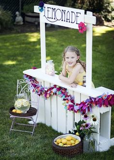 DIY Möbel aus Europaletten – 101 Bastelideen für Holzpaletten - holz paletten möbel selbst basteln DIY ideen kinder Lemonade Stands, Ice Cream Stand, Outdoor Fun For Kids, Wooden Pallet Furniture, Pallet Creations, Pallet Decor, Pallet Outdoor, Recycled Pallets