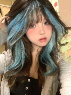 Japanese Hair Dye Ideas, Cool Hair Dye Ideas Brunettes, Dyed Underlayer, Underlayer Hair Color Ideas, Cute Dyed Hair Ideas, Dyed Tips Hair, Pretty Hair Cuts, Cute Hair Colors, Hair Inspiration Long