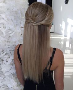 Cute Night Hairstyles, Poker Straight Hair Hairstyles, Hair Down Hairstyles Straight, Bride Straight Hair, Easy Prom Hairstyles For Long Hair, Hairstyles Down Straight, Straight Hairstyles For Wedding