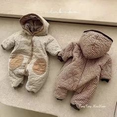 Wrap your little one in warmth and style with our cozy hooded snowsuit Newborn Baby Boys, Baby Bug, Newborn Baby Clothes, Baby Ready, Winter Baby Clothes, Baby F, Baby Momma, Baby Fits, Baby Cowboy