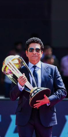 Cricket Live score ICC World Cup Trophy Wallpaper Sachin Tendulkar with World Cup Trophy Sachin Tendulkar Virender Sehwag Yuvraj Singh Sachin Tendulkar Sachin Tendulkar Hd Wallpaper, World Cup Trophy Wallpaper, Iron Man Fan Art, Kohli Wallpapers