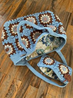 two crocheted purses are sitting on the floor