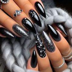 Black Cats Eye Nails Design, Black Coffin Short Nails, Sparkly Black Nails, Nails Black Coffin, Nail Art Noir, Coffin Nails Black, Classy Coffin Nails, Coffin Nails Short, Summer Coffin Nails