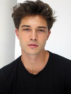 Francisco Lachowski Young, Strong Jawline, Model Face, Cool Outfits For Men, Aesthetic Guys, Haircuts For Men, Male Models