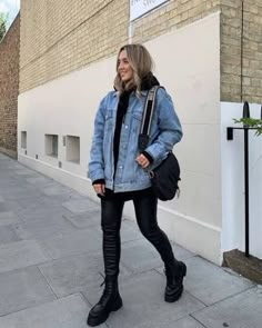 Oversized Jean Jacket Outfit, Freya Killin, Oversized Denim Jacket Outfit, Look Legging, Jacket Outfit Women, Jean Jacket Outfits, Denim Jacket Outfit, Oversized Denim Jacket, Looks Black