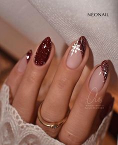 Red Christmas Manicure, Winter Festive Nails, Trending Christmas Nails 2023, Festive Glitter Nails, Red Nail Christmas Designs, Christmas Nails Gold And Red, Red Gold Christmas Nails, Red Festive Nails, December Nails Christmas Xmas