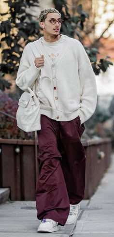 Men White Sweater Outfit, Nba Fashion Outfits, Preppy Street Style, Streetwear Ideas, Preppy Streetwear, Nba Fashion, Mens Summer Outfits