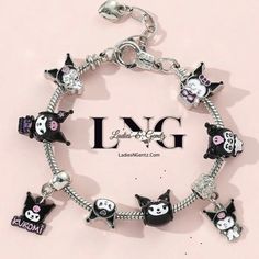 Añade un toque kawaii a tu conjunto con esta pulsera con dijes de Sanrio Kuromi. Está hecha de plata 925 maciza y se puede ajustar a todos los tamaños de muñeca, lo que hace que esta pulsera con dijes sea el mejor regalo unisex, elegante y duradero. Con un extensor de 3 pulgadas, es versátil y se puede usar en diferentes longitudes, el tamaño no será un problema.   Esta pulsera es perfecta para cualquier fanático de Hello Kitty. ¡Dale glamour a cualquier look con esta pulsera kawaii con dijes d Kuromi Gifts, Hello Kitty Charm, Kawaii Hello Kitty, Kawaii Sanrio, Best Friend Necklaces, 925 Silver Bracelet, Pandora Bracelet Charms