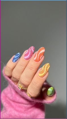 Round Nail Designs, Daisy Nail Art, Yellow Nails Design, Latest Nail Trends, Manicure Inspiration, Green Nail Designs, Spring Nail Designs, Summer Manicure, Cute Spring Nails