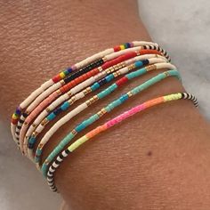 Threaded Bracelets, Tiny Bead Bracelet, Anting Manik, Preppy Bracelets, Jewellery Business, Everyday Bracelet, Seed Bead Bracelet, Beads Bracelet Design, Bracelet Ideas