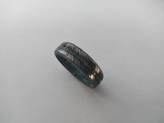 "Black friday sale, Boho ring, Genuine Moss agate stone, Raw cristal ring, Gemstone ring, Mens wedding band, Womens ring, His and hers band. Damascus steel ring, Boho ring, Raw stone. The ring in the photo is 7mm width. This can be customized. This is an exclusive model of Woodlife Jewelry. Customize your ring by choosing the birthstone: January - Garnet February - Amethyst March - Aquamarine, Bloostone April - Herkimer Diamond May - Emerald June - Moonstone, Pearl July - Ruby August - Peridot September - Sapphire October - Opal, Tourmaline November - Citrine, Topaz December - Turquoise, Zircon, Tanzanite Other stones: Lapis lazuli, Tiger's eye, Malachite, Black obsidian, Rhodonite, Volcanic rock, Red coral and many, many, many more ... Please check availability before placing your order. Ring Moss Agate, Moss Agate Stone, Damascus Steel Ring, Personalized Wedding Rings, Womens Ring, Titanium Ring, Ring Mens, Etsy Wedding Rings, Titanium Rings