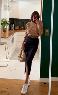 Wine Walk Outfit, Large Hips Outfit, Zara Outfit 2024 Autumn, Rok Outfit, Italy Outfits, 2024 Style, Mode Casual, Looks Street Style, Stylish Work Outfits