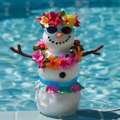 Christmas In July Parade Float Ideas, Summer Christmas Decor Ideas, Aussie Christmas Decorations, Wonderland Diy Decor, Christmas Luau Party Ideas, Christmas In July Food Ideas, Christmas Luau Party, Christmas In July Crafts, Luau Christmas