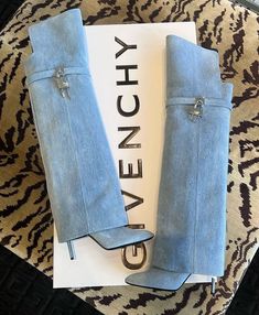 m ✨ (@PRADAXBBY) on X Expensive Heels, Givenchy Heels, Fashion Illustration Shoes, Classy Ootd, Concert Look, Givenchy Shark, Heels Luxury, Luxury Heels