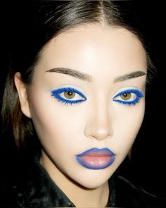 Dark Blue Makeup, Blue Lipstick Makeup, Light Blue Eyeshadow, Blue Makeup Ideas, Blue Eyeliner Looks, Makeup Ideas Blue, Blue Eyeliner Makeup, Blue Eyeshadow Makeup, Glory Of The Snow