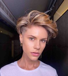 Undercut Pixie Haircut For Fine Hair, Under Cut Pixie, Edgy Pixie Hairstyles, Pixie Hair Color, Undercut Hairstyles Women, Pixie Cut With Undercut, Short Curly Haircuts