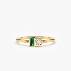 14k Baguette Emerald and Diamond Stackable Ring Luxury Minimalist Baguette-cut Emerald Ring, Measure Ring Size, Stackable Rings Silver, Mom Ring, Diamond Stacking Rings, Beautiful Wedding Rings, Cvd Diamond, Mode Casual, Local Jewelry