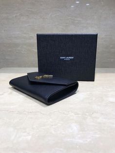 Size: 13cm*9cm*3cm It comes with Dust box, Care manual, Tag, and Paper bag. Chic Rectangular Wallets For Gifts, Luxury Square Pouch As Gift, Designer Pouch With Original Box For Gift, Designer Pouch With Original Box As Gift, Luxury Square Wallets For Gift, Rectangular Coin Purse With Original Box As Gift, Luxury Square Wallets As Gift, Luxury Square Wallet As Gift, Square Black Wallets As Gifts