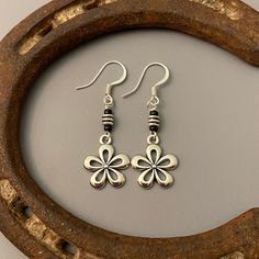 Silver daisy dangle earrings. A super cute daisy, perfect for summer. Hippie earrings, flower child, a touch of the '60's! Measures 1.75 inches from top of earwire. Silver plated earwires Gift boxed Thanks for stopping by - please see my shop for more genuine southwest designer jewelry! https://www.etsy.com/shop/ManyBeadsOfSedona All photos are enlarged to show detail. Please check measurements prior to purchase Cheap Hippie Dangle Jewelry, Cheap Hippie Earrings, Dangle Earrings Silver, Hippie Earrings, Summer Earrings, Dope Jewelry, Funky Jewelry, Happy Spring, Hippie Jewelry