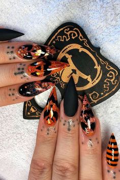 These Black Halloween Nails Are Blowing Up on Pinterest! Make your Holloween Nails unforgettable! Get ready to be inspired by these stunning Black Halloween Nails that are perfect for the spooky season! From Pink Halloween Nails and Purple Halloween Nails to fun Pumpkin Nails, these designs will elevate your nail game. Try out creative Halloween Press On Nails or go for intricate Nail Art Halloween featuring Bat Nails. Whether you’re looking for Cute Halloween Nails or bold Halloween Acrylic ... Rockstar Nails, Pumpkin Nail Art, Witchy Nails, Halloween Acrylic Nails, Tattoo Henna