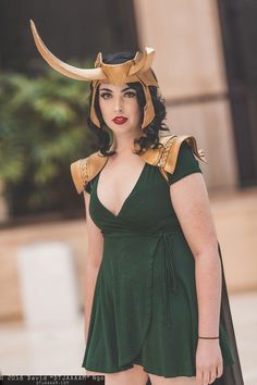 Loki Laufeyson Costume, Loki Woman Costume, Loki Halloween Costume Women, Marvel Costume Ideas, Lady Loki Costume, Loki Clothes, Loki Halloween Costume, Loki Dress