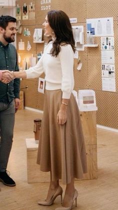 Winter Church Outfits, Looks Kate Middleton, Woman Outfit, Classic Girl, Middleton Style, Dresses Classy, Royal Outfits, Autumn Outfits, Stylish Work Outfits