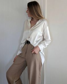 Material: 22 Momme 100% Mulberry SilkModel is wearing a size S and is 174cm, 84cm Bust, 60cm Waist, 90cm Hips; This long-sleeved oversized shirt is made from 100% mulberry silk. With its relaxed silhouette, this silk blouse effortlessly drapes over the body. Designed to be long and slightly loose, it provides versatile styling options. Whether for the office or a spontaneous evening in the city, make this blouse a wardrobe essential, adaptable for various occasions. SIZE: CM / INCH SIZE Bust Sleeve Shoulder Length XXS 110 / 43.31" 48 / 18.9" 48 / 18.9" 77 / 30.31" XS 114 / 44.88" 49 / 19.29" 50 / 19.69" 78 / 30.71" S 118 / 46.46" 50 / 19.69" 52 / 20.47" 79.5 / 31.3" M 122 / 48.03" 51/ 20.08" 54 / 21.26" 81 / 31.89" L 128 / 50.39" 52 / 20.47" 57 / 22.44" 82.5 / 32.48" XL 134 / 52.76" 53 / 2 Silk White Shirt Outfit, Silk White Shirt, Oversized Collared Shirt, Shirt For Ladies, Silk Shirt Blouses, How To Wash Silk, White Shirt Outfits, Luxury Silk, Eco Friendly Fashion