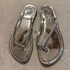 New Silver Kalli Brand Flip Flop Sandals Size 8 Casual Adjustable Sandals For Party, Silver Flat Sandals For Vacation, Silver Round Toe Sandals For Summer, Silver Round Toe Summer Sandals, Trendy Silver Sandals For The Beach, Trendy Silver Adjustable Sandals, Trendy Adjustable Silver Sandals, Silver Round Toe Flip Flops For Vacation, Adjustable Flat Heel Flip Flops For Party