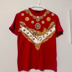 No Stains Designer Red Top With Graphic Print, Designer Red Tops With Graphic Print, Designer Red Crew Neck Top, Designer Red Tops For Summer, Versace Tshirt, Versace Tops, Versace Women, Versace T Shirt, Looks Great