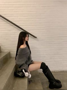 off shoulder outfit inspo long black boots photo picture poses inspo insta story inspiration xhs douyin Insta Pic Ideas Aesthetic, Douyin Poses, Insta Pics Aesthetic, Long Black Boots Outfit, Insta Poses Ideas, Black Boots Aesthetic, Insta Story Inspiration, Story Inspo Aesthetic, Off Shoulder Outfit