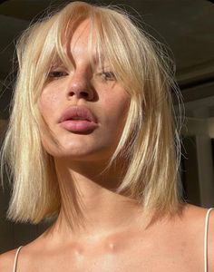 Short Blonde Hair Bangs, Spring Hair Colour, Summer Hair Inspo, Wispy Curtain Bangs, Hair Pics, Blonde Bangs, Blonde Hair With Bangs, Classic Bob, Creamy Blonde